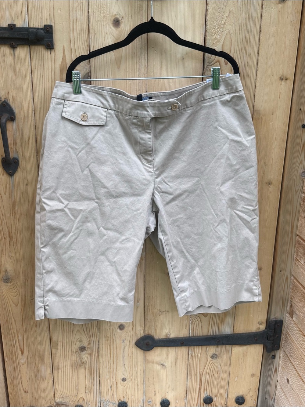 Jones New York Women’s Light Beige Flat-Front Shorts